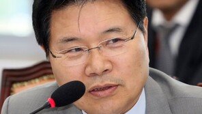 ‘75억 횡령혐의’ 홍문종 “에쿠스도 반환…전부 무죄돼야”