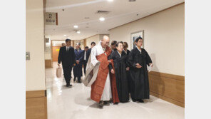 ‘별들의 별’ 신성일 조문 끊이지 않는 행렬…엄앵란 “연기처럼 다시 만나” 