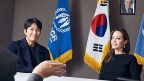 톱배우들의 만남…정우성, 안젤리나 졸리와 투샷 공개