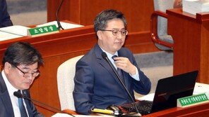 김동연 부총리 “靑에 최근 고용지표 책임지겠단 의사 전달했다”