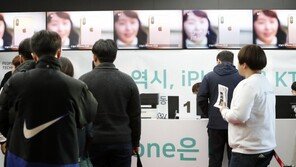 “너무 비싸서”…신형 아이폰 첫날 개통량 전작 70% 그쳐