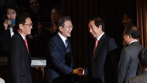 文대통령 “선거연령 18세 하향 논의 합의문에 포함해달라”