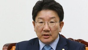 ‘강원랜드 채용비리’ 의혹 권성동 “증거법칙·법리 무시한 기소” 혐의 부인 
