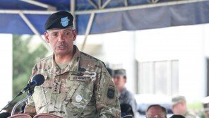 브룩스 “美, 판문점선언 군사조치 지지…유엔사, 지원”