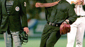 [스토리 KS] 시구의 역사, 대통령부터 마스코트 박찬호까지