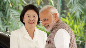 모디 총리 만난 김정숙 여사… 6일 허황후 기념공원 착공식 참석