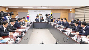 카드수수료 역대급 인하 예고…카드사, 사업계획 못세워 ‘동동’