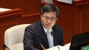 김동연 “소득주도성장, 가야 할 길이지만 수정·보완 필요”