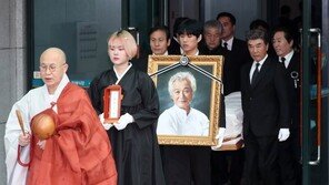 [화보]故 신성일 발인식.. 마지막 가는길
