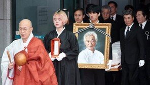‘한국영화의 별’ 신성일, 영천의 별빛 아래서 영원한 안식