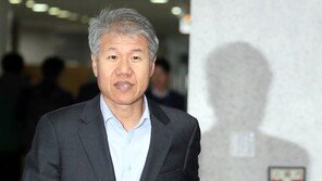 에너지·탈원전에 부동산도…靑사회수석서 경제수석으로 손으로