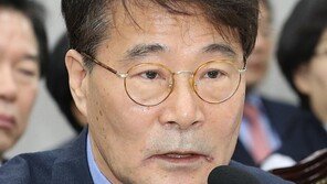 ‘경제위기론’ 일축한 장하성…“소득주도, 근로자 75% 상당한 성과”