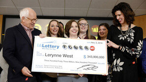 트럭에 버릴뻔한 2000억원 복권 행운