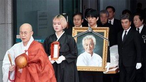 하늘에 오른 별… “울면서 보내고 싶지 않아요”