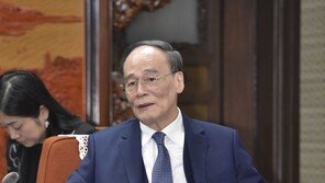 中왕치산 “美와 대화 용의…양측 모두 수용할 수 있는 해법 찾아야”