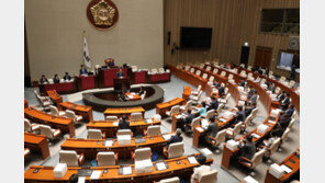 “조롱하지 마” vs “인격 모독 안돼”…예산안 심사 기싸움