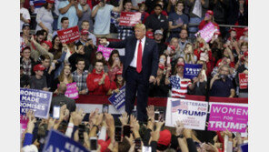 CNN 美중간선거 출구조사…55% “트럼프 반대” vs 44% “찬성”