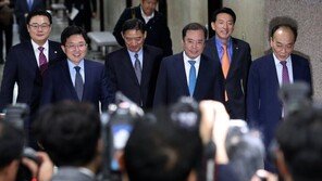 전원책 “전대 연기하자” 논란…커지는 김병준·전원책 갈등