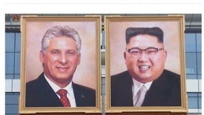 김정은 첫 ‘공식 초상화’ 등장…전문가 “‘개인 숭배’로 끌어올리는 단계”