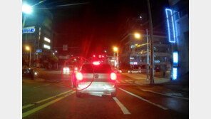 ‘이런 음주 운전도’…술 취해 운전석 문열고 주행한 20대