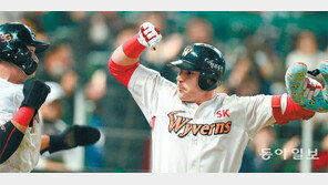 침묵 깬 로맥 ‘쾅쾅쇼’… 곰을 침묵 속으로