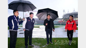 야속하거나 반갑거나…4차전 미룬 겨울비, 누구에게 웃을까