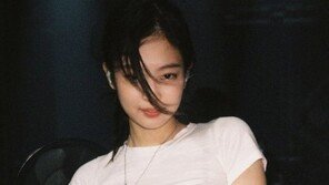 블랙핑크 제니, 탄탄한 허리라인 “리사가 찍어준 사진”