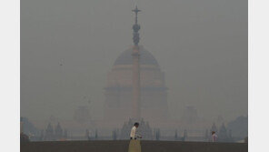 인도 뉴델리 ‘최악 스모그’…축제 폭죽에 오염수치 ‘999’ 기록
