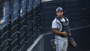 [리틀 빅 히어로] 두산 불펜포수 김동주 “최강팀에 일조한다는 자부심으로!”