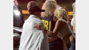 美 캘리포니아 바 총기난사… 13명 사망