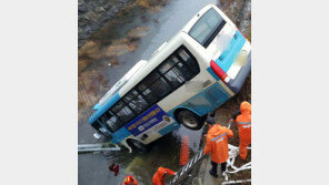 서천서 시내버스 하천 추락… 6명 사상