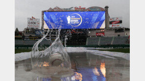 불타는 SK “웬, 비”… 속타는 두산 “오∼ 비”