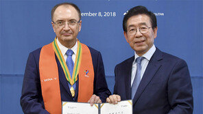 러 국립대총장, 서울 명예시민에