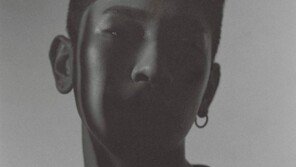 크러쉬, 美투어 앞서 팝 신곡 깜짝 발표…페르난도 가리베이와 협업