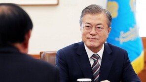 文대통령 국정지지도 54%… 4주 연속 하락