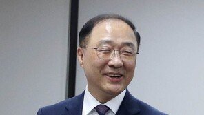 [속보]靑, 김동연-장하성 결국 동시 교체…새 ‘투 톱’은 홍남기-김수현