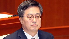 김동연 “경제 수장 바뀌어도 기재부는 흔들림없게”