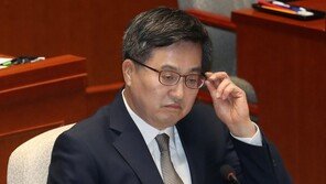 文대통령, 말 많던 ‘투톱’ 내치고 결국 ‘원팀’으로 정리