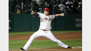 ‘안타 맞고 미소’ SK 김태훈 “자신 있는 모습 보이려”