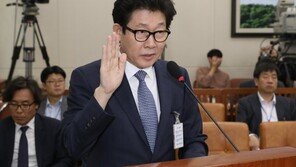 文대통령, 조명래 환경장관·노형욱 국조실장에 임명장 수여