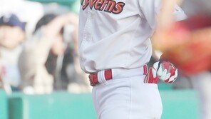 SK, 두산 꺾고 한국시리즈 우승 성큼…1승 남았다