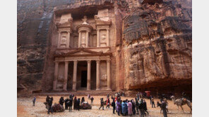 ‘사막 국가’ 요르단서 폭우로 대홍수…“12명 사망”