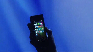 폴더블폰, 10년 전 ‘아이폰 쇼크’ 버금갈 수 있을까