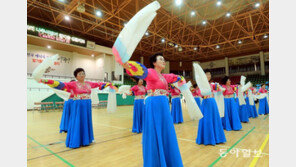 어르신들의 전통 우리춤 공연