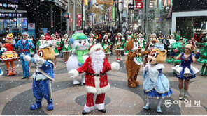 11월에 만난 산타 “함께 춤춰요”