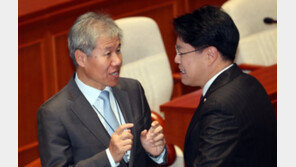 김수현 靑 정책실장 “경제·고용 걱정 많은 시기 무거운 책임감”