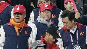 우승까지 한 걸음…SK 최태원 회장, KS 6차전 ‘직관’