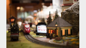 “23년째 달리는 성탄 열차”