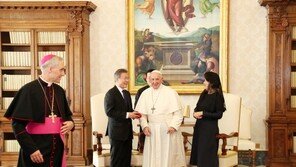 靑, 내년 봄 ‘해외 순방 선물 전시회’ 열고 대중에 공개