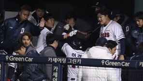 ‘자타공인 최강전력’ 두산, 안방에서 SK 축포 지켜보다